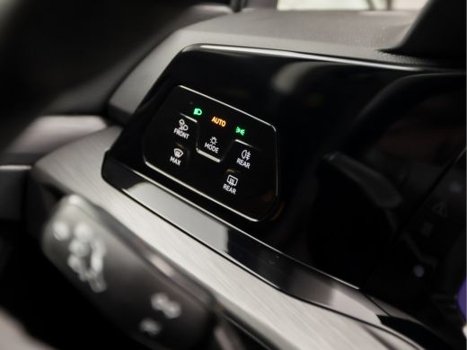 Volkswagen Golf 1.5 TSI Sport (SCHUIFDAK, 4 CILINDER, APPLE CARPLAY, MEMORY SEATS, CAMERA, SFEERVERLICHTING, ALCA... ActivLease financial lease