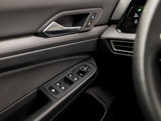 Volkswagen Golf 1.5 TSI Sport (SCHUIFDAK, 4 CILINDER, APPLE CARPLAY, MEMORY SEATS, CAMERA, SFEERVERLICHTING, ALCA... ActivLease financial lease