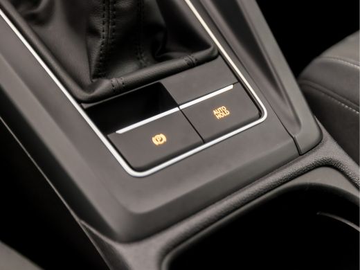 Volkswagen Golf 1.5 TSI Sport (SCHUIFDAK, 4 CILINDER, APPLE CARPLAY, MEMORY SEATS, CAMERA, SFEERVERLICHTING, ALCA... ActivLease financial lease