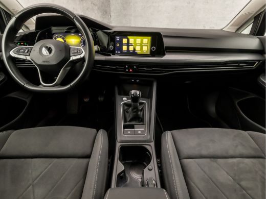 Volkswagen Golf 1.5 TSI Sport (SCHUIFDAK, 4 CILINDER, APPLE CARPLAY, MEMORY SEATS, CAMERA, SFEERVERLICHTING, ALCA... ActivLease financial lease