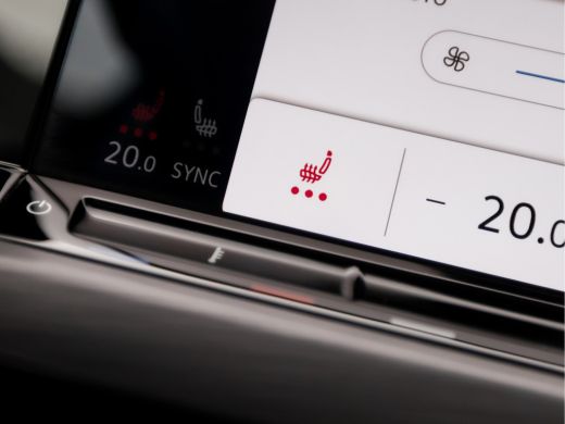 Volkswagen Golf 1.5 TSI Sport (SCHUIFDAK, 4 CILINDER, MEMORY SEATS, HEAD-UP DISPLAY, STUUR/STOELVERWARMING, DYNAM... ActivLease financial lease