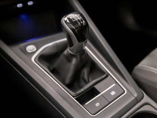 Volkswagen Golf 1.5 TSI Sport (SCHUIFDAK, 4 CILINDER, MEMORY SEATS, HEAD-UP DISPLAY, STUUR/STOELVERWARMING, DYNAM... ActivLease financial lease