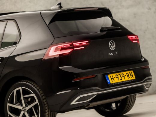 Volkswagen Golf 1.5 TSI Sport (SCHUIFDAK, 4 CILINDER, MEMORY SEATS, HEAD-UP DISPLAY, STUUR/STOELVERWARMING, DYNAM... ActivLease financial lease