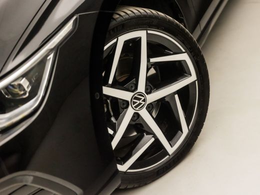 Volkswagen Golf 1.5 TSI Sport (SCHUIFDAK, 4 CILINDER, MEMORY SEATS, HEAD-UP DISPLAY, STUUR/STOELVERWARMING, DYNAM... ActivLease financial lease