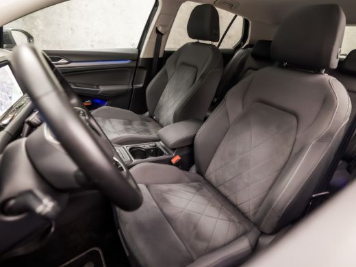 Volkswagen Golf 1.5 TSI Sport (SCHUIFDAK, 4 CILINDER, MEMORY SEATS, HEAD-UP DISPLAY, STUUR/STOELVERWARMING, DYNAM... ActivLease financial lease