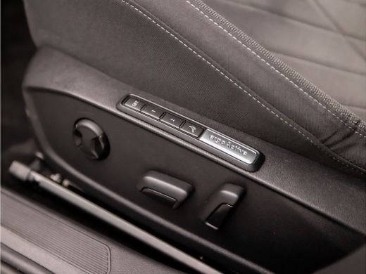 Volkswagen Golf 1.5 TSI Sport (SCHUIFDAK, 4 CILINDER, MEMORY SEATS, HEAD-UP DISPLAY, STUUR/STOELVERWARMING, DYNAM... ActivLease financial lease