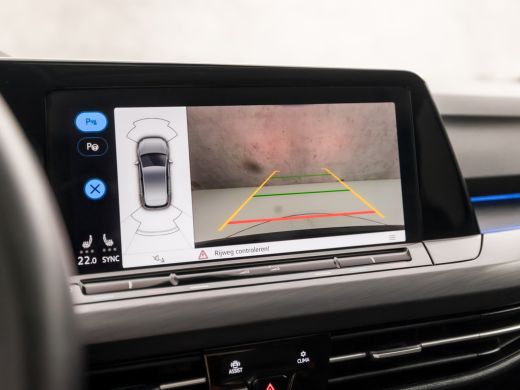 Volkswagen Golf 1.5 TSI Sport (SCHUIFDAK, 4 CILINDER, MEMORY SEATS, HEAD-UP DISPLAY, STUUR/STOELVERWARMING, DYNAM... ActivLease financial lease