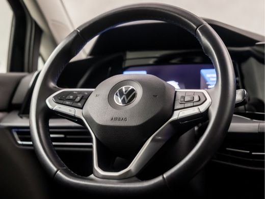 Volkswagen Golf 1.5 TSI Sport (SCHUIFDAK, 4 CILINDER, MEMORY SEATS, HEAD-UP DISPLAY, STUUR/STOELVERWARMING, DYNAM... ActivLease financial lease