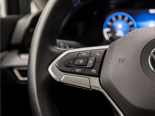 Volkswagen Golf 1.5 TSI Sport (SCHUIFDAK, 4 CILINDER, MEMORY SEATS, HEAD-UP DISPLAY, STUUR/STOELVERWARMING, DYNAM... ActivLease financial lease