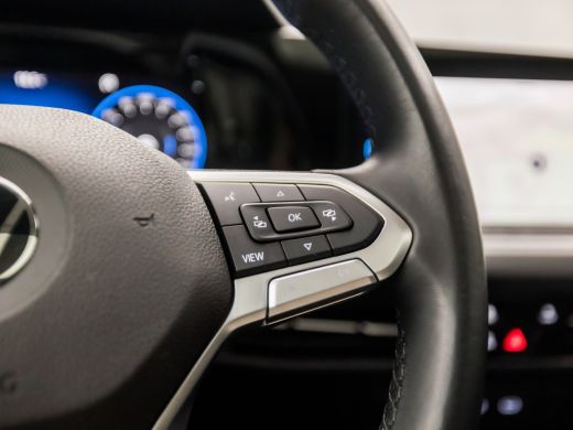 Volkswagen Golf 1.5 TSI Sport (SCHUIFDAK, 4 CILINDER, MEMORY SEATS, HEAD-UP DISPLAY, STUUR/STOELVERWARMING, DYNAM... ActivLease financial lease