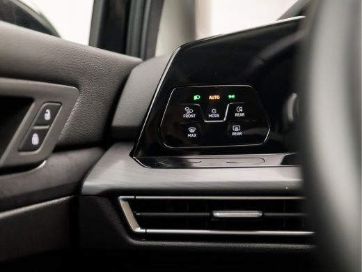 Volkswagen Golf 1.5 TSI Sport (SCHUIFDAK, 4 CILINDER, MEMORY SEATS, HEAD-UP DISPLAY, STUUR/STOELVERWARMING, DYNAM... ActivLease financial lease