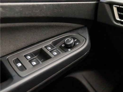 Volkswagen Golf 1.5 TSI Sport (SCHUIFDAK, 4 CILINDER, MEMORY SEATS, HEAD-UP DISPLAY, STUUR/STOELVERWARMING, DYNAM... ActivLease financial lease