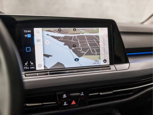 Volkswagen Golf 1.5 TSI Sport (SCHUIFDAK, 4 CILINDER, MEMORY SEATS, HEAD-UP DISPLAY, STUUR/STOELVERWARMING, DYNAM... ActivLease financial lease