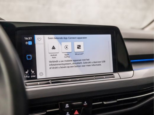 Volkswagen Golf 1.5 TSI Sport (SCHUIFDAK, 4 CILINDER, MEMORY SEATS, HEAD-UP DISPLAY, STUUR/STOELVERWARMING, DYNAM... ActivLease financial lease