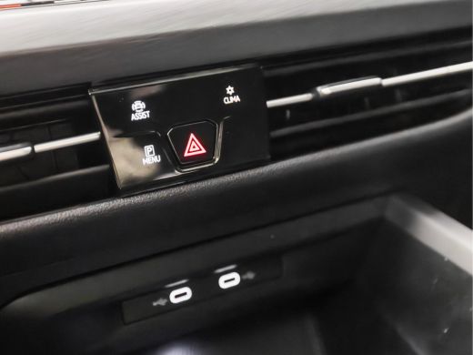 Volkswagen Golf 1.5 TSI Sport (SCHUIFDAK, 4 CILINDER, MEMORY SEATS, HEAD-UP DISPLAY, STUUR/STOELVERWARMING, DYNAM... ActivLease financial lease