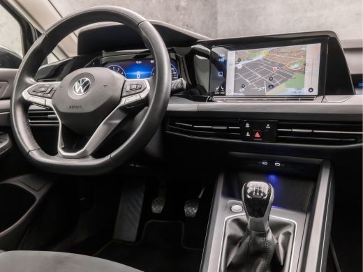 Volkswagen Golf 1.5 TSI Sport (SCHUIFDAK, 4 CILINDER, MEMORY SEATS, HEAD-UP DISPLAY, STUUR/STOELVERWARMING, DYNAM... ActivLease financial lease