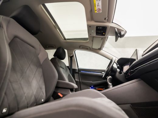 Volkswagen Golf 1.5 TSI Sport (SCHUIFDAK, 4 CILINDER, MEMORY SEATS, HEAD-UP DISPLAY, STUUR/STOELVERWARMING, DYNAM... ActivLease financial lease