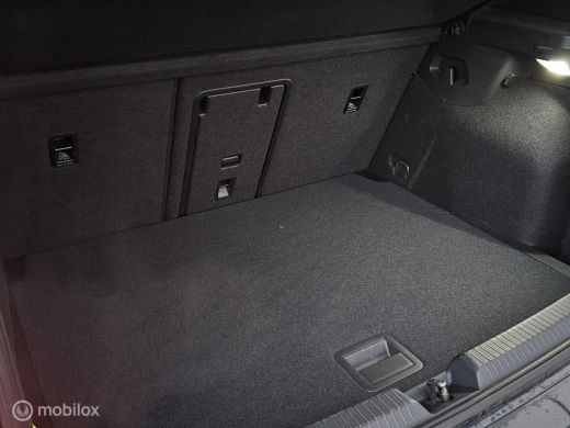 Volkswagen Golf 2.0 TSI GTI Panorama/IQ Light/Leder/Keyless ActivLease financial lease