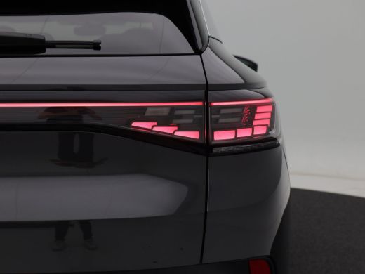 Volkswagen ID.4 First Max 77 kWh 205 Pk Automaat | Panoramadak | 360 Camera | Sensoren | Elektrische Achterklep |... ActivLease financial lease