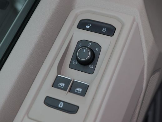 Volkswagen Multivan 1.4 eHybrid 218 Pk Automaat 6-Persoons | Elektrische schuifdeur | Trekhaak | Panoramadak | LED | ... ActivLease financial lease