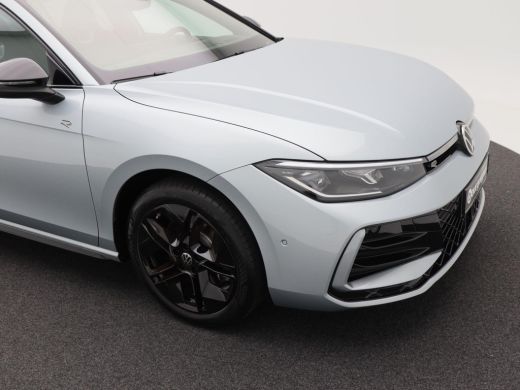Volkswagen Passat Variant 1.5 eHybrid 272 Pk Automaat R-Line Edition | Trekhaak | 360° Camera | Panoramadak | Digit... ActivLease financial lease