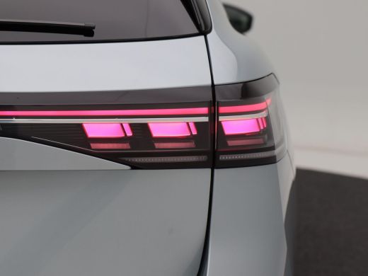 Volkswagen Passat Variant 1.5 eHybrid 272 Pk Automaat R-Line Edition | Trekhaak | 360° Camera | Panoramadak | Digit... ActivLease financial lease