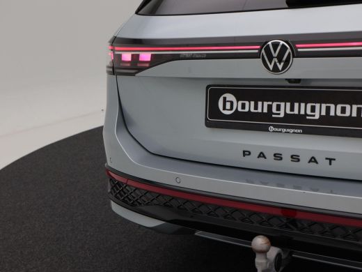 Volkswagen Passat Variant 1.5 eHybrid 272 Pk Automaat R-Line Edition | Trekhaak | 360° Camera | Panoramadak | Digit... ActivLease financial lease