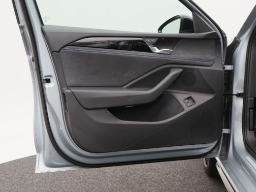 Volkswagen Passat Variant 1.5 eHybrid 272 Pk Automaat R-Line Edition | Trekhaak | 360° Camera | Panoramadak | Digit... ActivLease financial lease