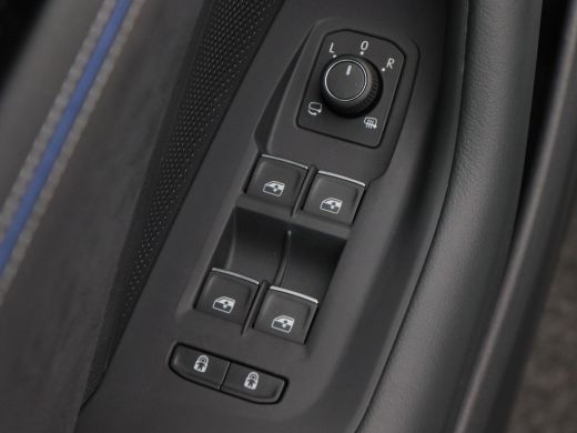 Volkswagen Passat Variant 1.5 eHybrid 272 Pk Automaat R-Line Edition | Trekhaak | 360° Camera | Panoramadak | Digit... ActivLease financial lease