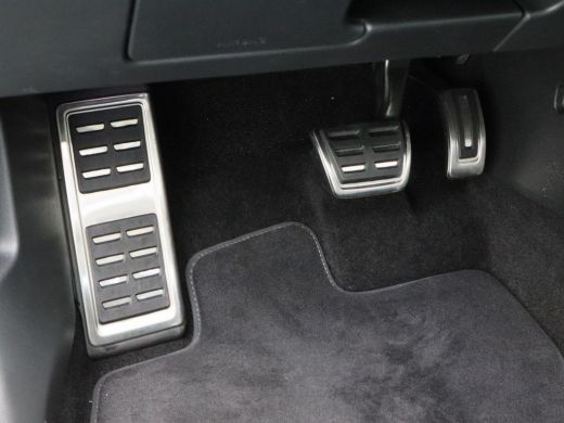 Volkswagen Passat Variant 1.5 eHybrid 272 Pk Automaat R-Line Edition | Trekhaak | 360° Camera | Panoramadak | Digit... ActivLease financial lease