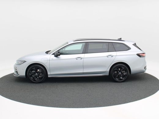 Volkswagen Passat Variant 1.5 eHybrid 272 Pk Automaat R-Line Edition | Trekhaak | 360° Camera | Panoramadak | Digit... ActivLease financial lease