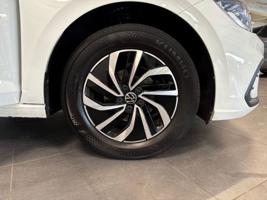 Volkswagen Polo 1.0 95pk TSI Life Edition Parkeersensoren achter | App-connect | Adaptive Cruise Control ActivLease financial lease