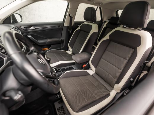 Volkswagen T-Roc 1.5 TSI Sport 150Pk (PANORAMADAK, VIRTUAL COCKPIT, APPLE CARPLAY, STUUR/STOELVERWARMING, LEDER, L... ActivLease financial lease