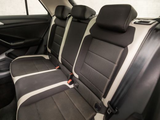 Volkswagen T-Roc 1.5 TSI Sport 150Pk (PANORAMADAK, VIRTUAL COCKPIT, APPLE CARPLAY, STUUR/STOELVERWARMING, LEDER, L... ActivLease financial lease