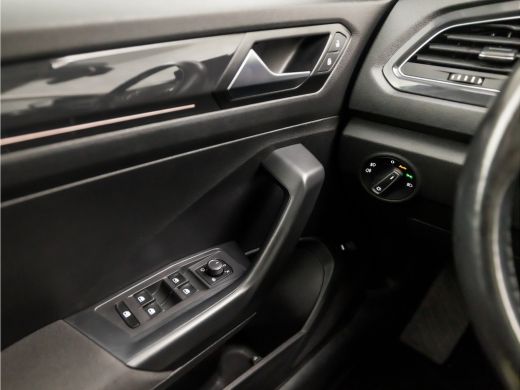 Volkswagen T-Roc 1.5 TSI Sport 150Pk (PANORAMADAK, VIRTUAL COCKPIT, APPLE CARPLAY, STUUR/STOELVERWARMING, LEDER, L... ActivLease financial lease