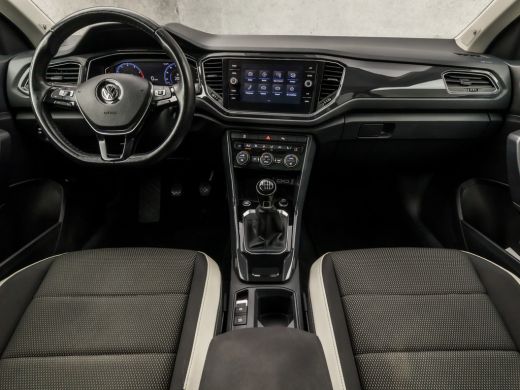 Volkswagen T-Roc 1.5 TSI Sport 150Pk (PANORAMADAK, VIRTUAL COCKPIT, APPLE CARPLAY, STUUR/STOELVERWARMING, LEDER, L... ActivLease financial lease
