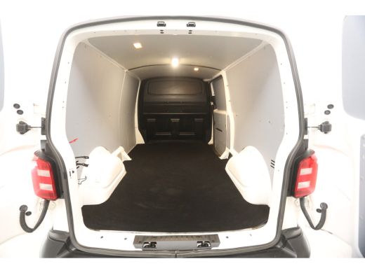 Volkswagen Transporter 2.0 TDI 140PK L2H1 | Airco | Cruise | Camera | Parkeersensoren ActivLease financial lease
