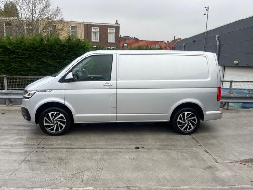 Volkswagen Transporter 2.0 TDI L1H1 28 Bulli | Trekhaak | 2 stoelen | Lederen bekleding | Groot Navi | Camera achter | A... ActivLease financial lease