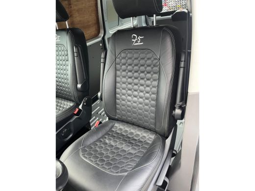Volkswagen Transporter 2.0 TDI L1H1 28 Bulli | Trekhaak | 2 stoelen | Lederen bekleding | Groot Navi | Camera achter | A... ActivLease financial lease