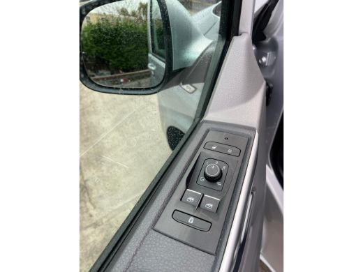 Volkswagen Transporter 2.0 TDI L1H1 28 Bulli | Trekhaak | 2 stoelen | Lederen bekleding | Groot Navi | Camera achter | A... ActivLease financial lease