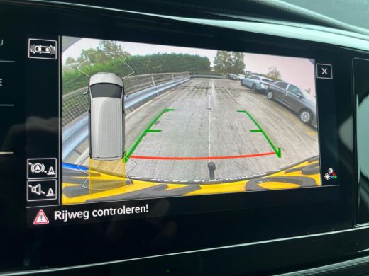 Volkswagen Transporter 2.0 TDI L1H1 28 Bulli | Trekhaak | 2 stoelen | Lederen bekleding | Groot Navi | Camera achter | A... ActivLease financial lease