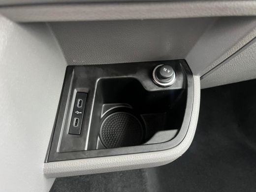 Volkswagen Transporter 2.0 TDI L1H1 28 Bulli | Trekhaak | 2 stoelen | Lederen bekleding | Groot Navi | Camera achter | A... ActivLease financial lease