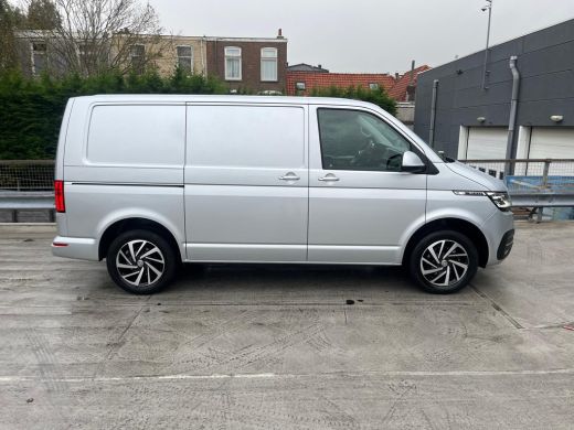Volkswagen Transporter 2.0 TDI L1H1 28 Bulli | Trekhaak | 2 stoelen | Lederen bekleding | Groot Navi | Camera achter | A... ActivLease financial lease