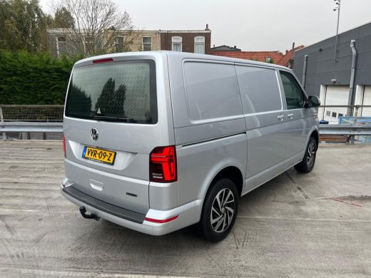 Volkswagen Transporter 2.0 TDI L1H1 28 Bulli | Trekhaak | 2 stoelen | Lederen bekleding | Groot Navi | Camera achter | A... ActivLease financial lease