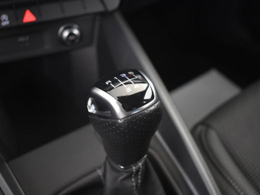 Audi A1 Sportback Sportback 25 TFSI S edition l S-Line in en exterieur l Sfeerverlichting l Parkeersensoren l App C... ActivLease financial lease