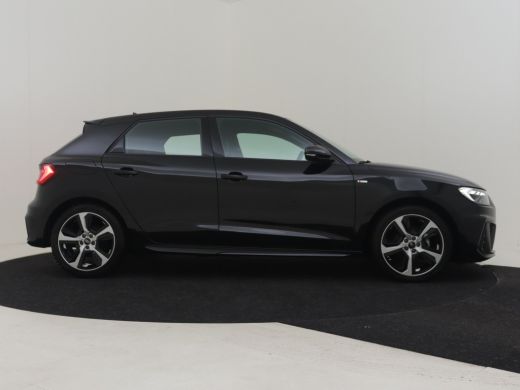 Audi A1 Sportback Sportback 25 TFSI S edition l S-Line in en exterieur l Sfeerverlichting l Parkeersensoren l App C... ActivLease financial lease
