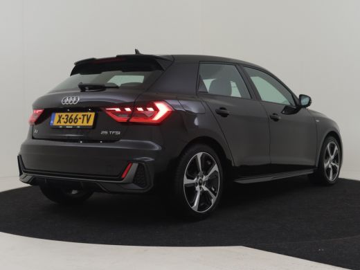 Audi A1 Sportback Sportback 25 TFSI S edition l S-Line in en exterieur l Sfeerverlichting l Parkeersensoren l App C... ActivLease financial lease