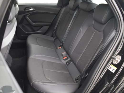 Audi A1 Sportback Sportback 25 TFSI S edition l S-Line in en exterieur l Sfeerverlichting l Parkeersensoren l App C... ActivLease financial lease