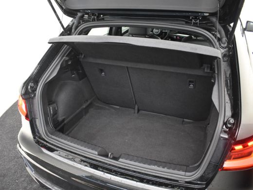 Audi A1 Sportback Sportback 25 TFSI S edition l S-Line in en exterieur l Sfeerverlichting l Parkeersensoren l App C... ActivLease financial lease
