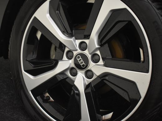 Audi A1 Sportback Sportback 25 TFSI S edition l S-Line in en exterieur l Sfeerverlichting l Parkeersensoren l App C... ActivLease financial lease
